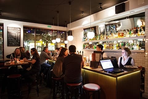 dejting 19 år restaurang